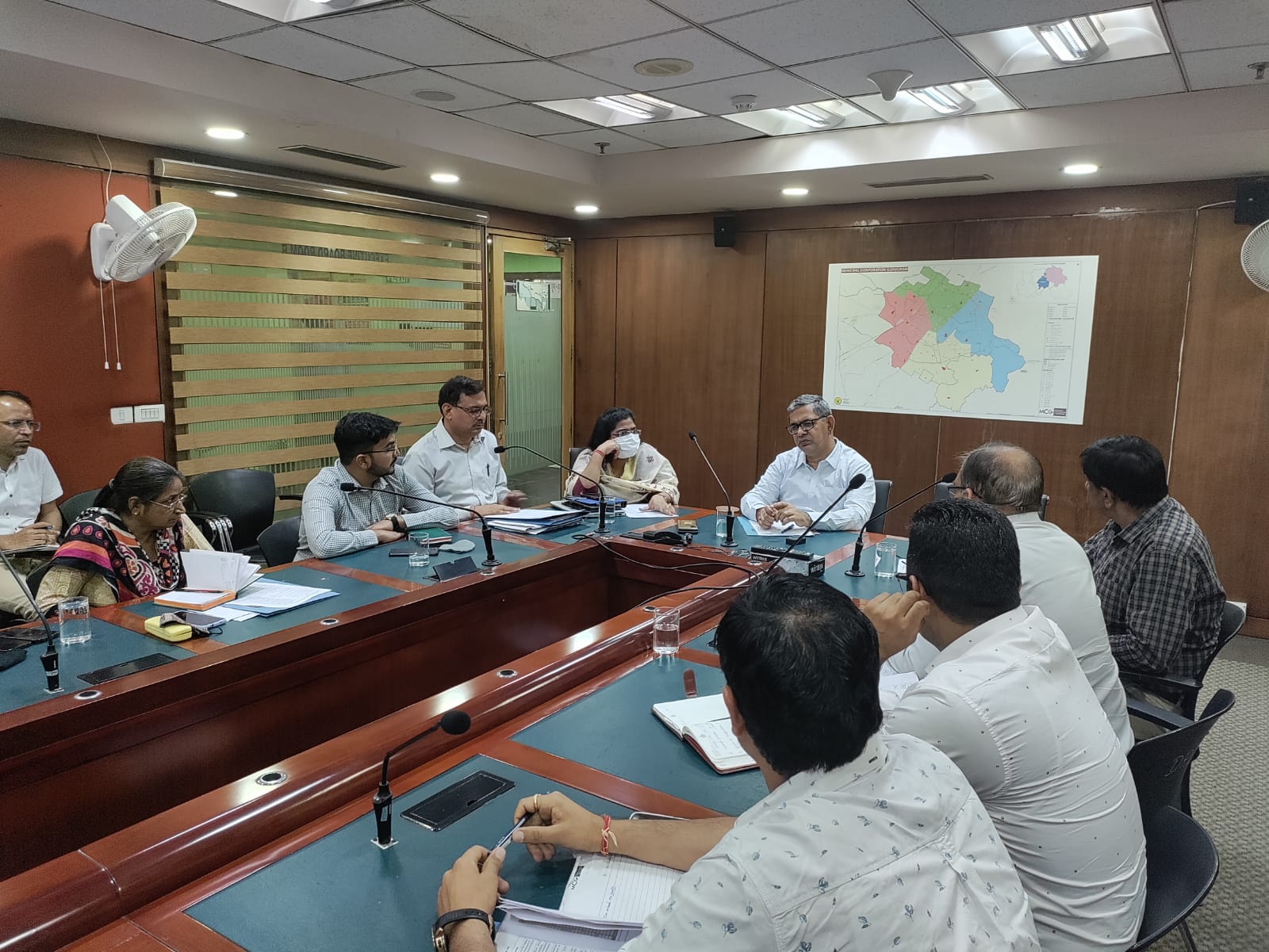 निगमायुक्त मुकेश कुमार आहुजा ने ठोस कचरा प्रबंधन को लेकर अधिकारियों के साथ की बैठक